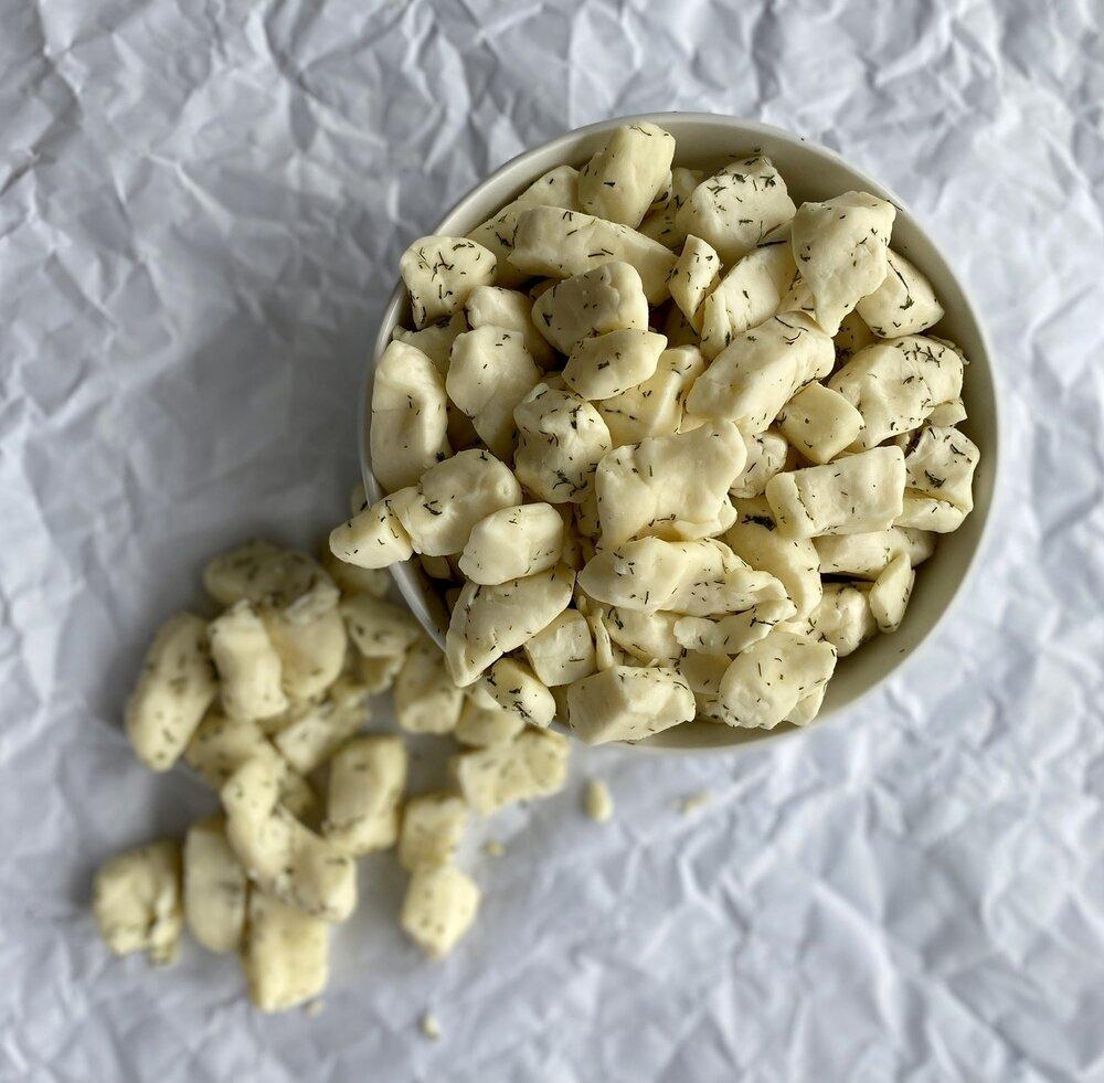 Fresh curds - dill & garlic