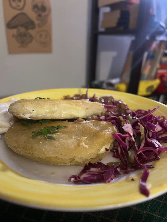 Arepas con Queso (with Cheddar Curds)